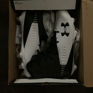 Football cleats under armour